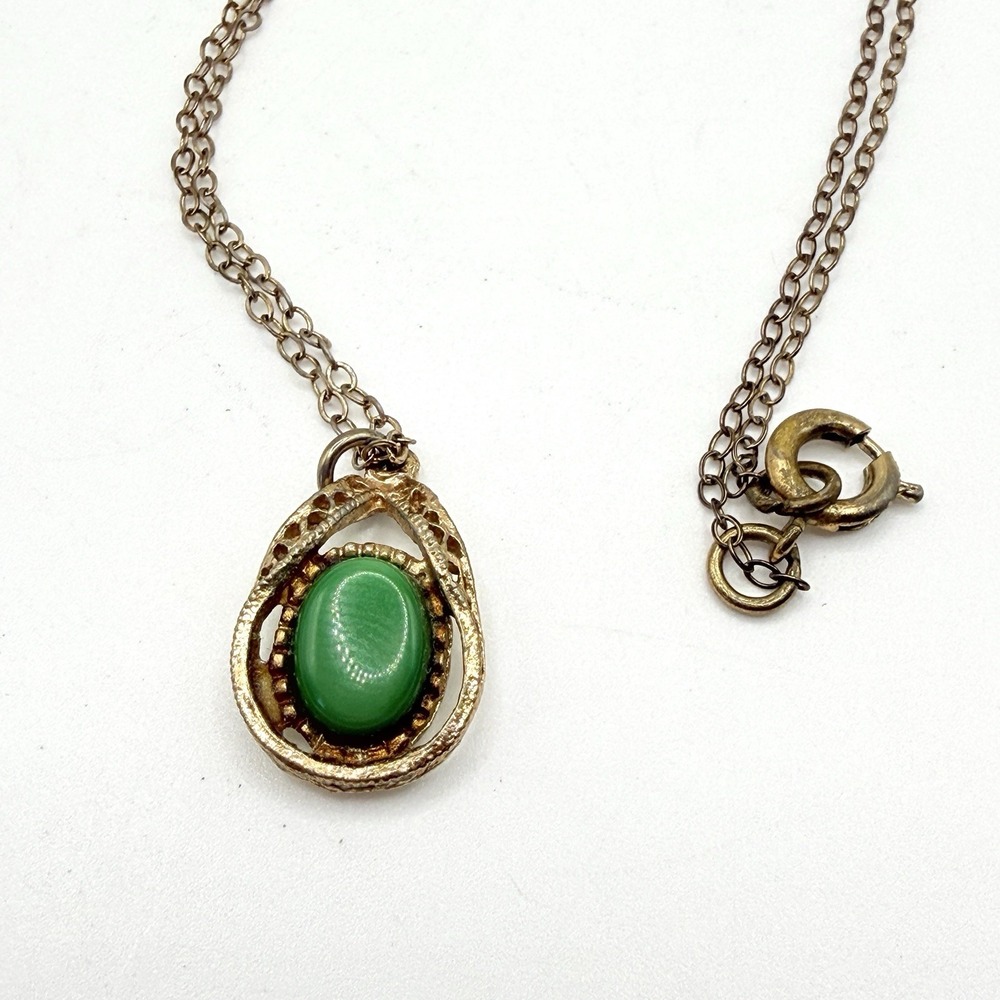 Vintage Retro Filigree Dainty Gold Tone Faux Jade Pendant Choker Necklace 15"